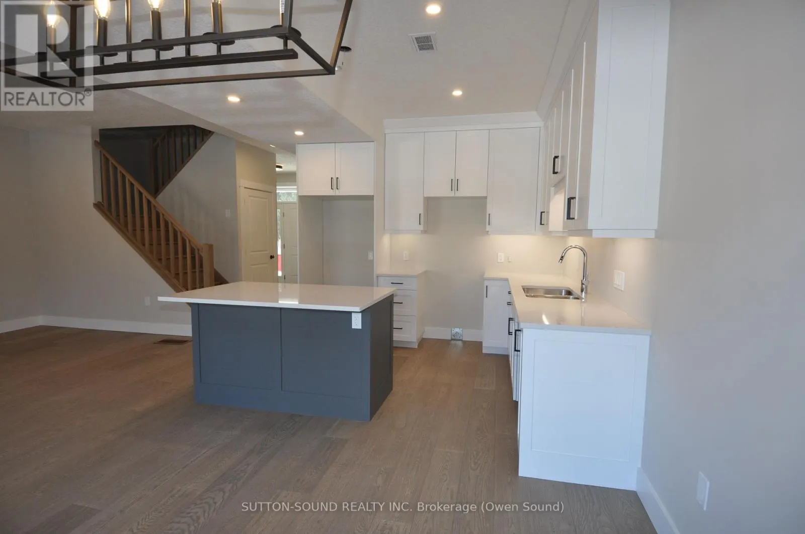 622 8TH STREET W