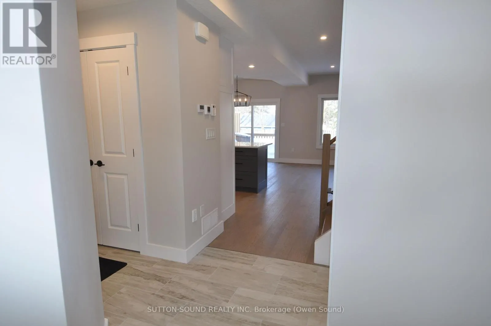 622 8TH STREET W