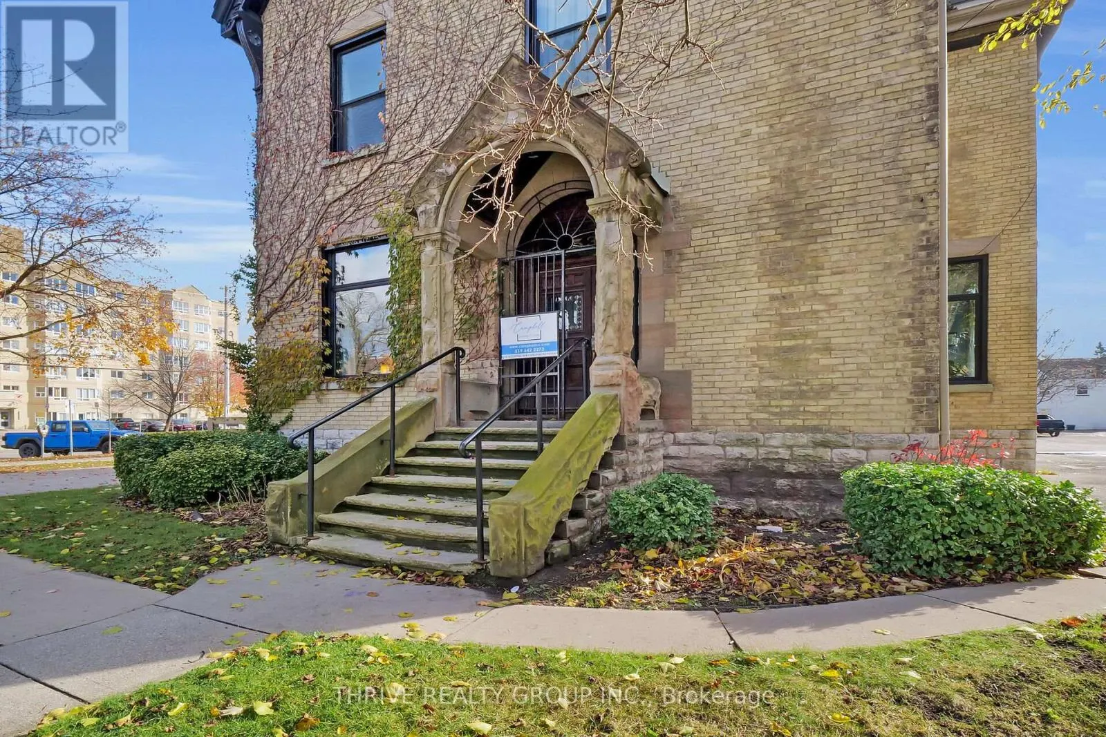 533 QUEENS AVENUE