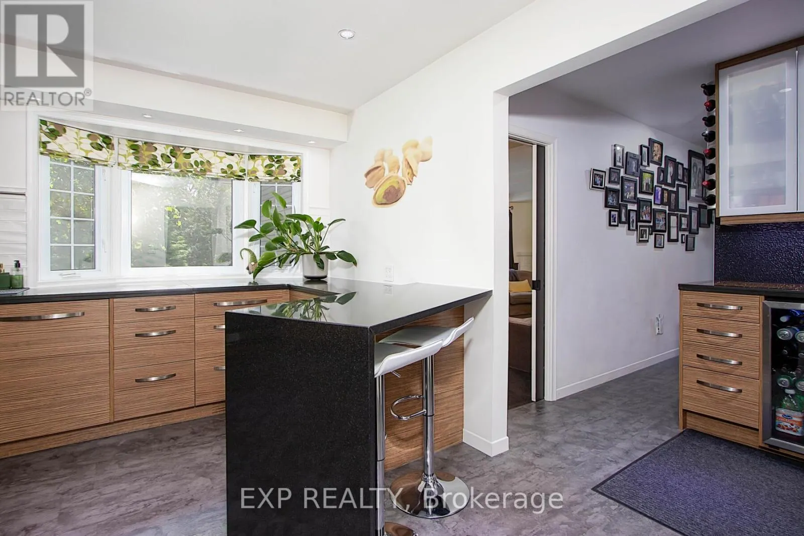 25 DEMEYERE AVENUE