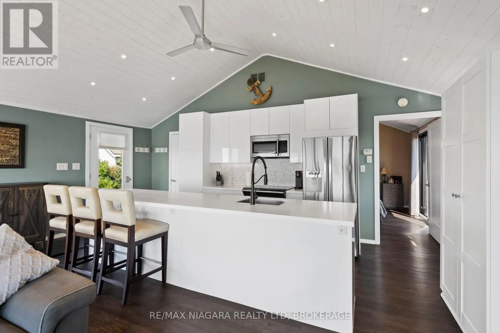 10959 LAKESHORE ROAD