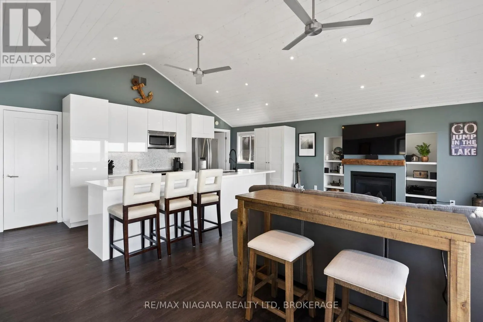 10959 LAKESHORE ROAD