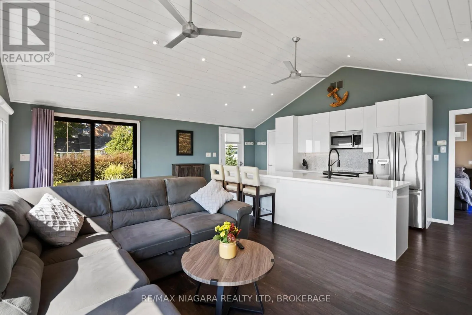 10959 LAKESHORE ROAD