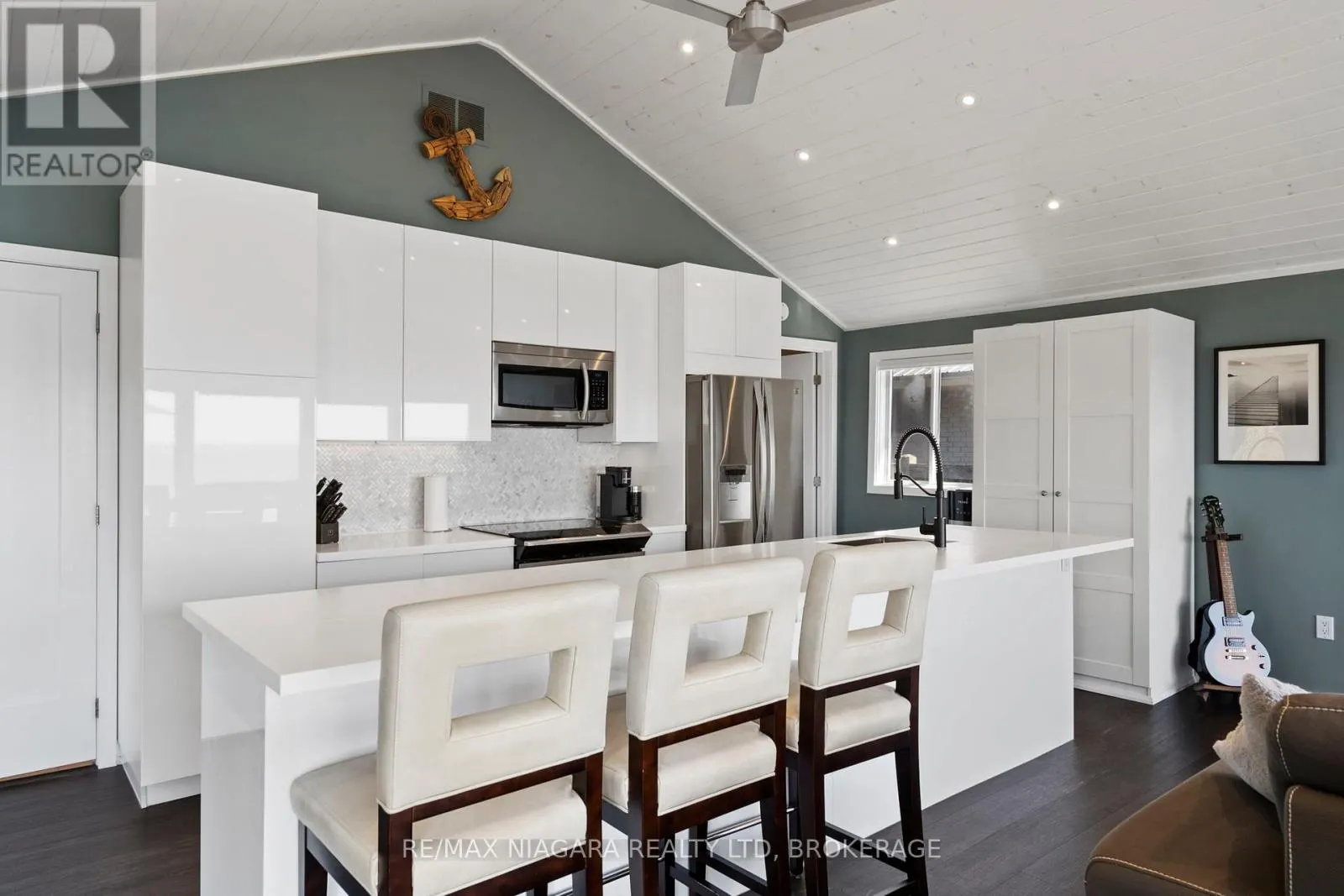 10959 LAKESHORE ROAD