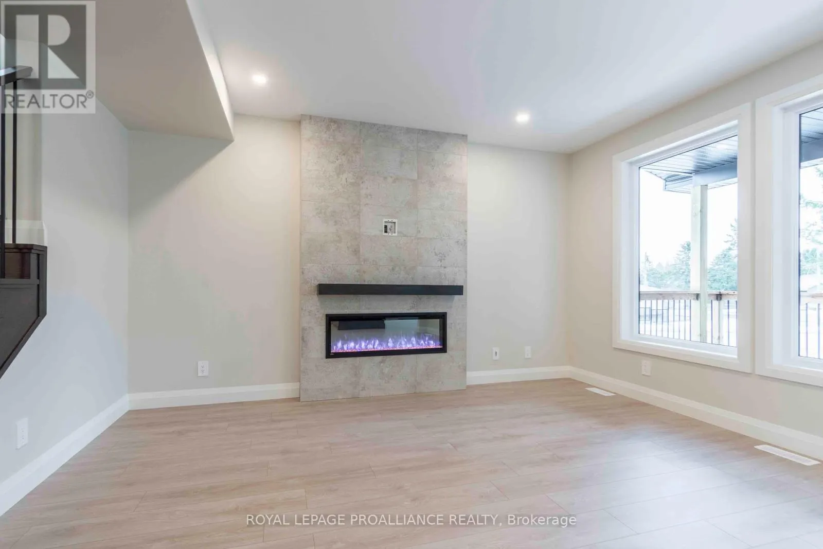 2 MACKENZIE JOHN CRESCENT