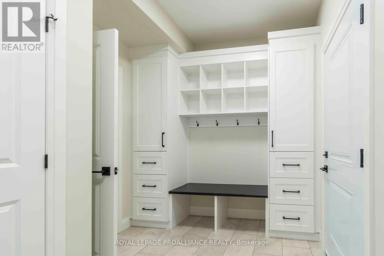 2 MACKENZIE JOHN CRESCENT