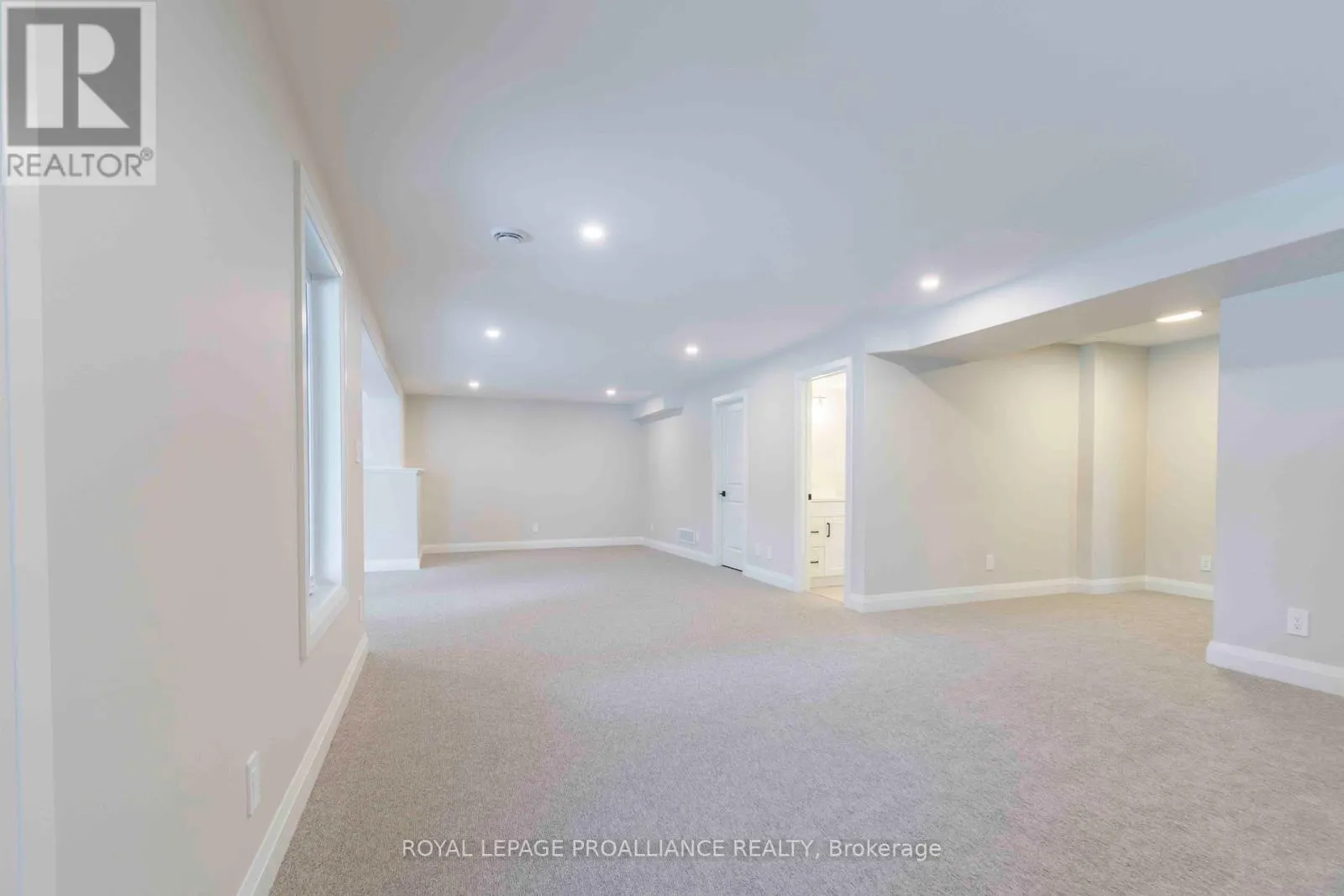 2 MACKENZIE JOHN CRESCENT
