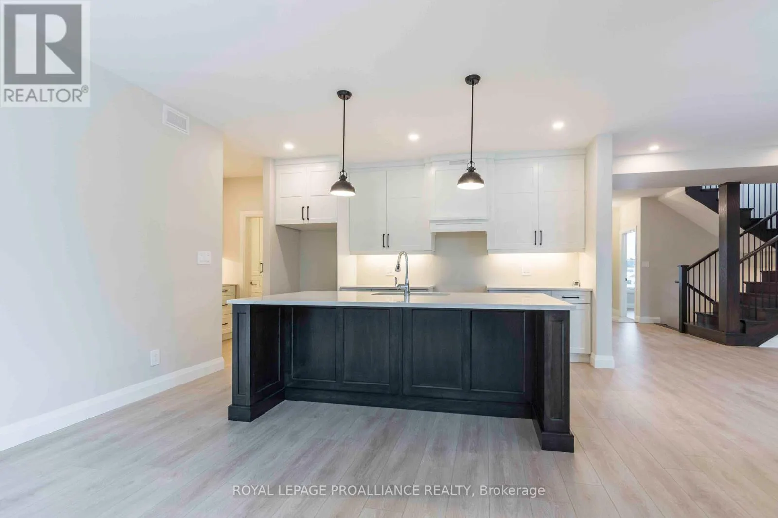 2 MACKENZIE JOHN CRESCENT