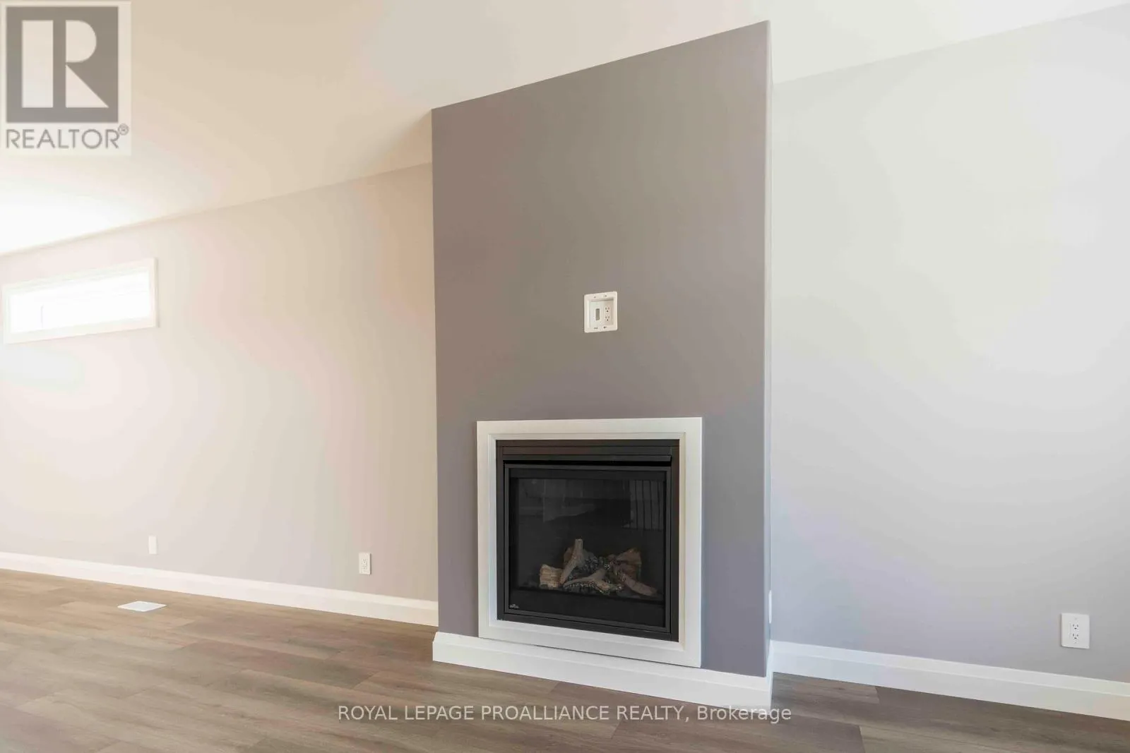 7 MACKENZIE JOHN CRESCENT