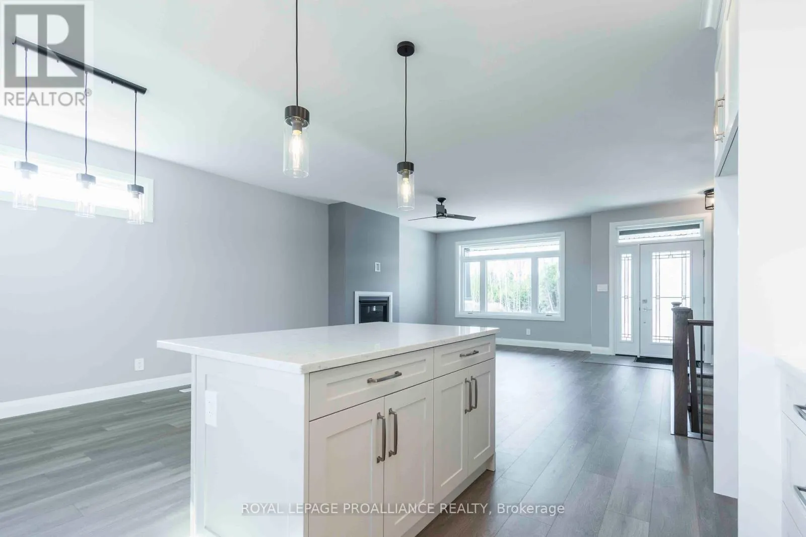 7 MACKENZIE JOHN CRESCENT