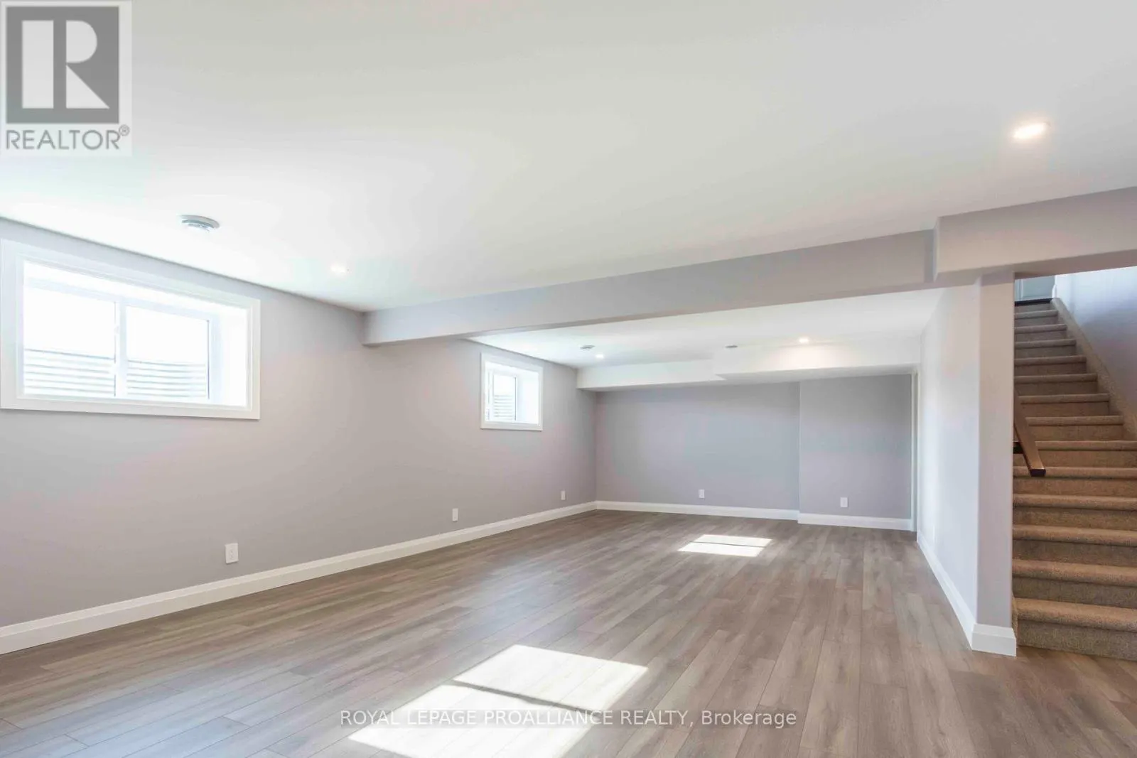 7 MACKENZIE JOHN CRESCENT