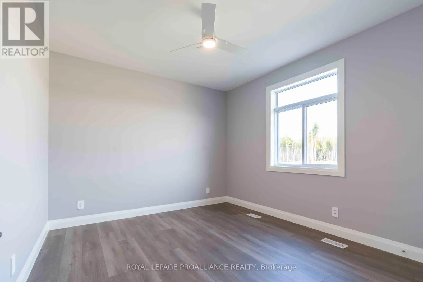 7 MACKENZIE JOHN CRESCENT