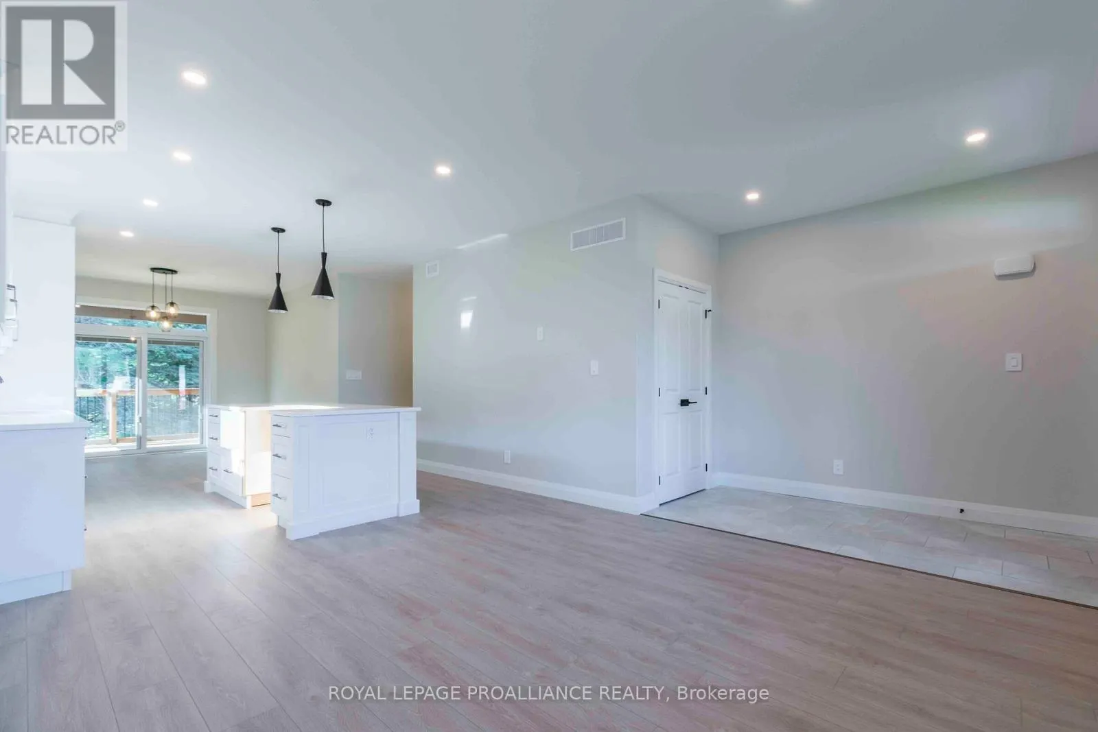 14 MACKENZIE JOHN CRESCENT