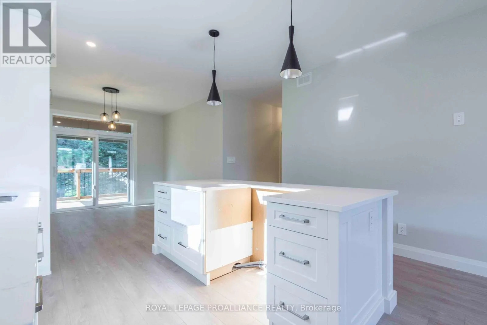 14 MACKENZIE JOHN CRESCENT