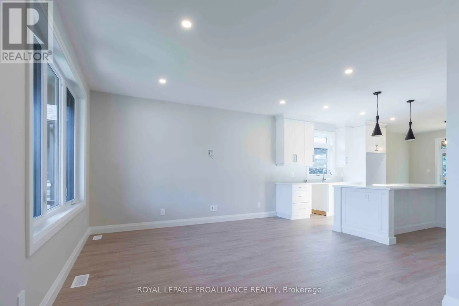 14 MACKENZIE JOHN CRESCENT
