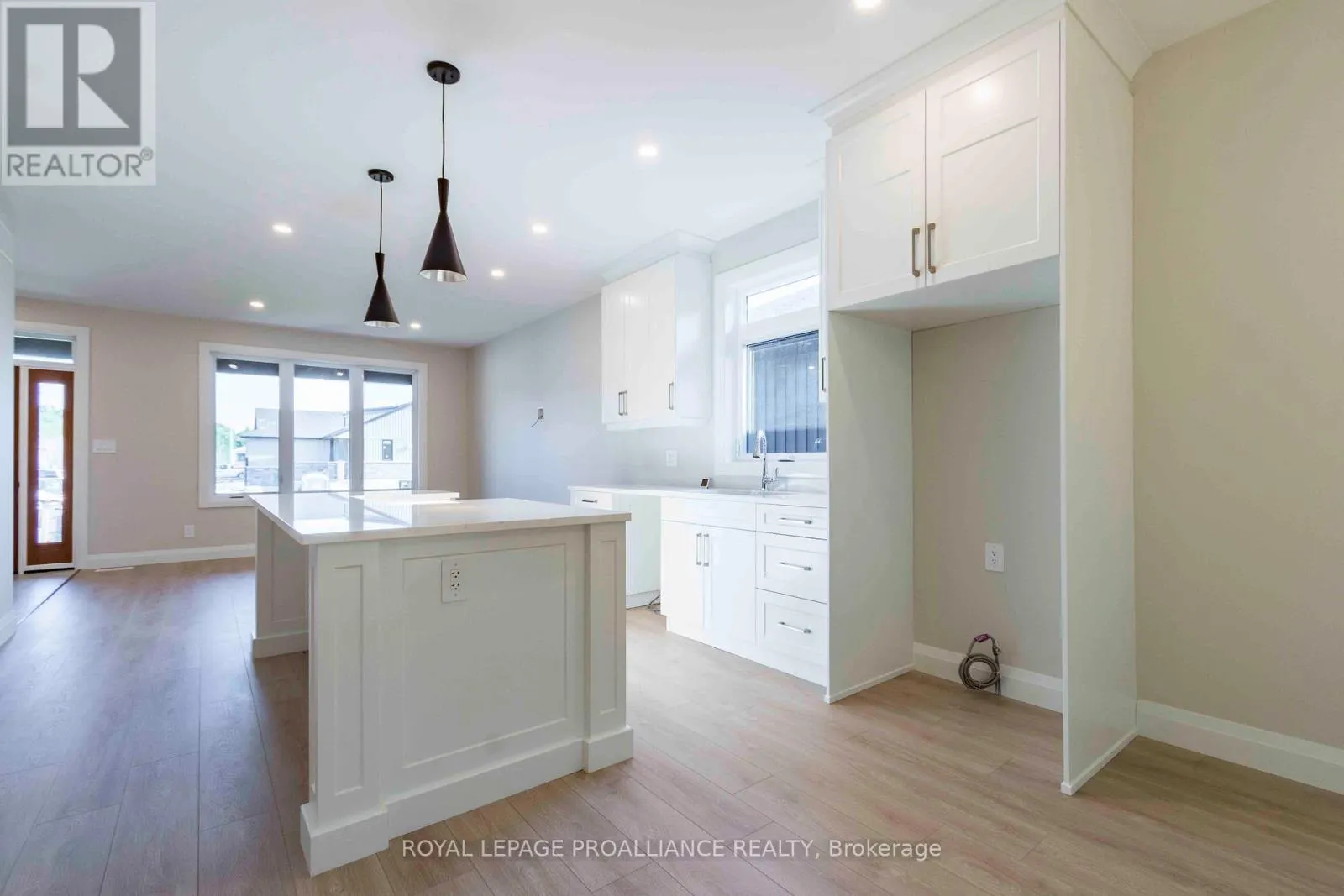 14 MACKENZIE JOHN CRESCENT