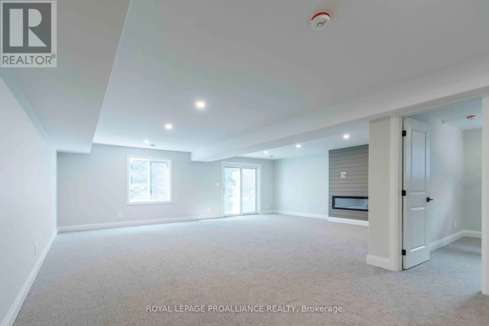 14 MACKENZIE JOHN CRESCENT