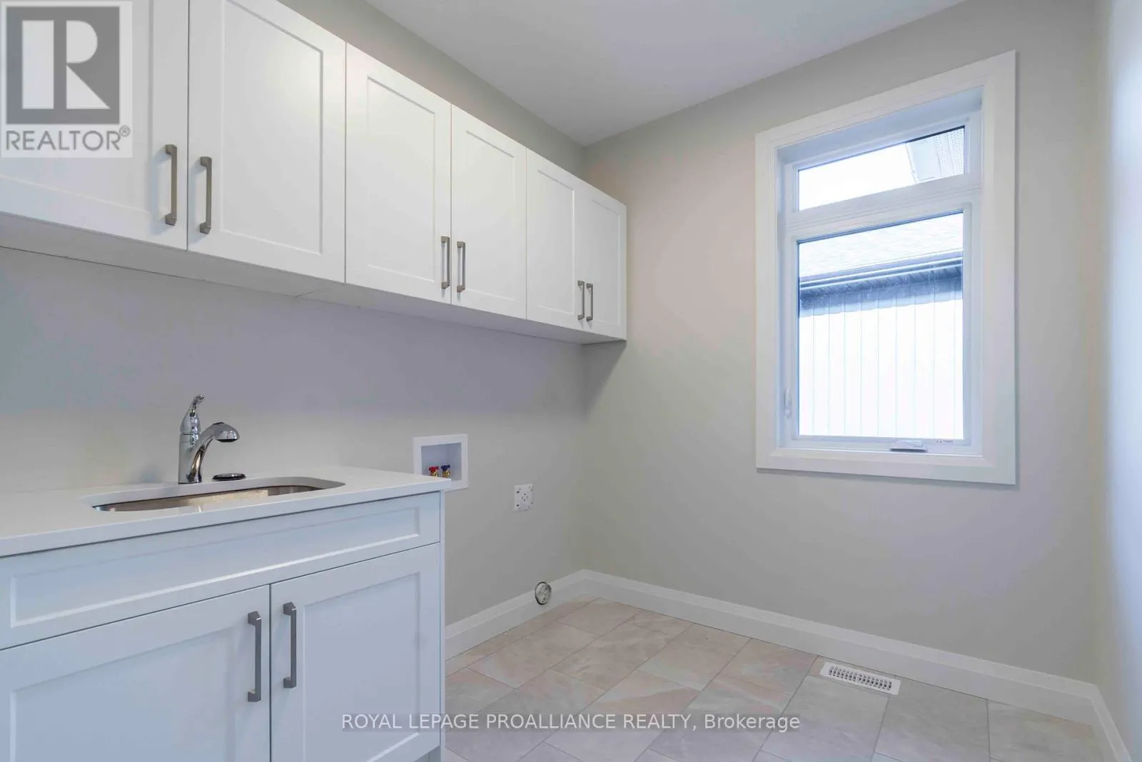 14 MACKENZIE JOHN CRESCENT