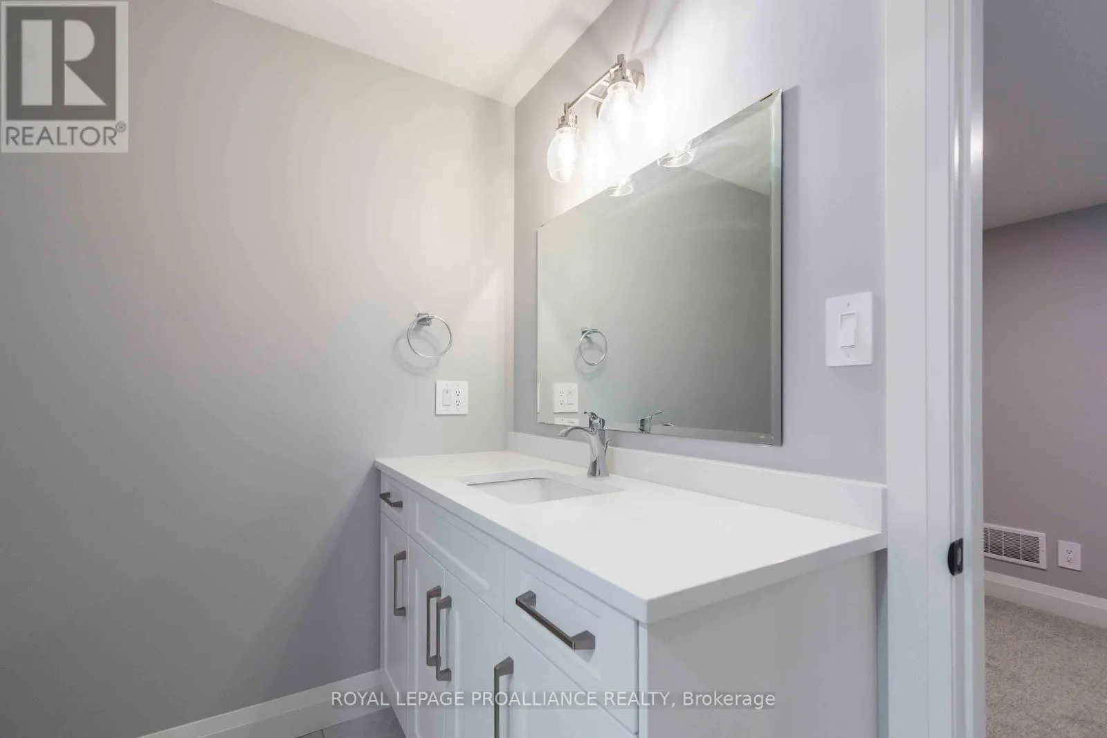 16 MACKENZIE JOHN CRESCENT
