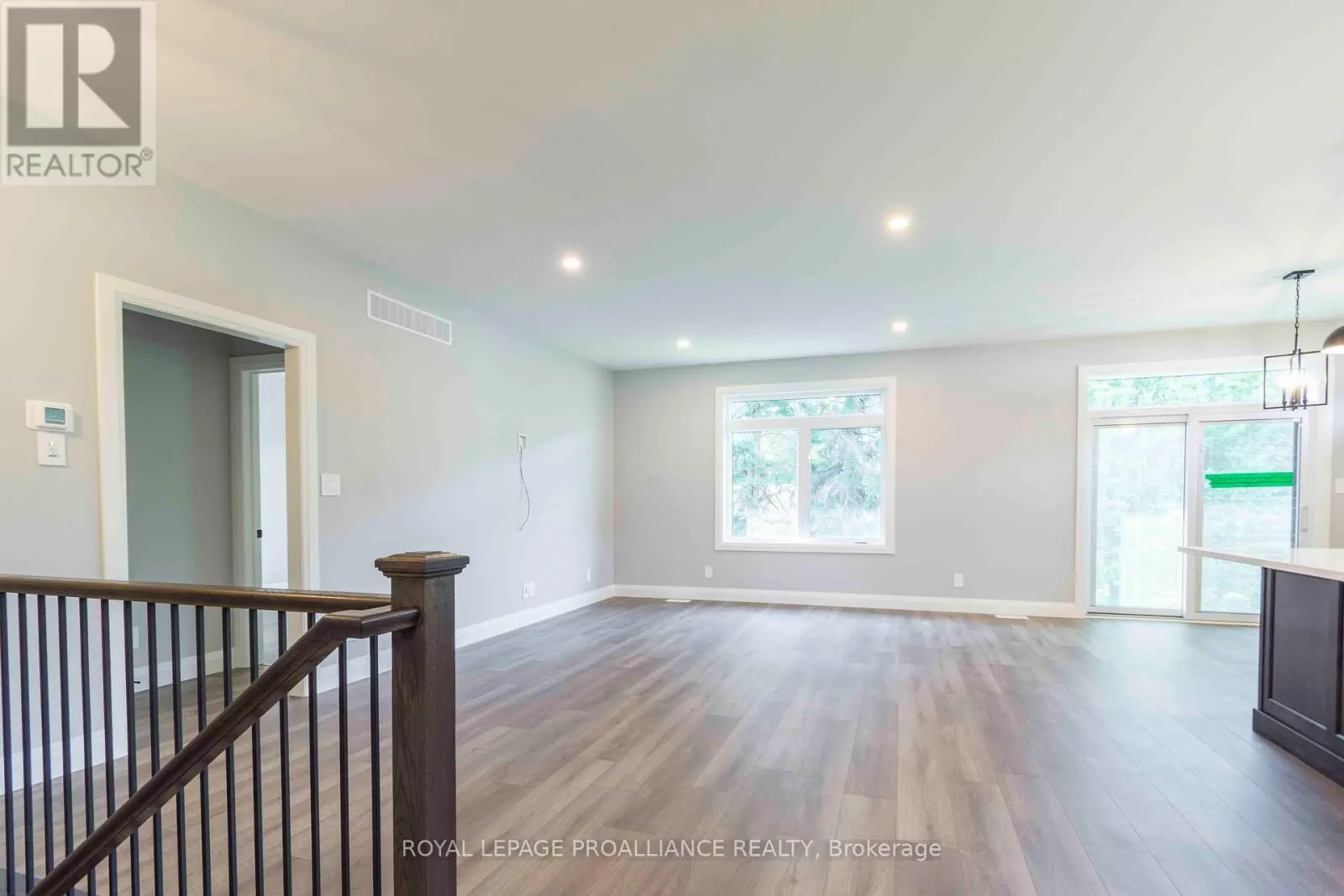 16 MACKENZIE JOHN CRESCENT