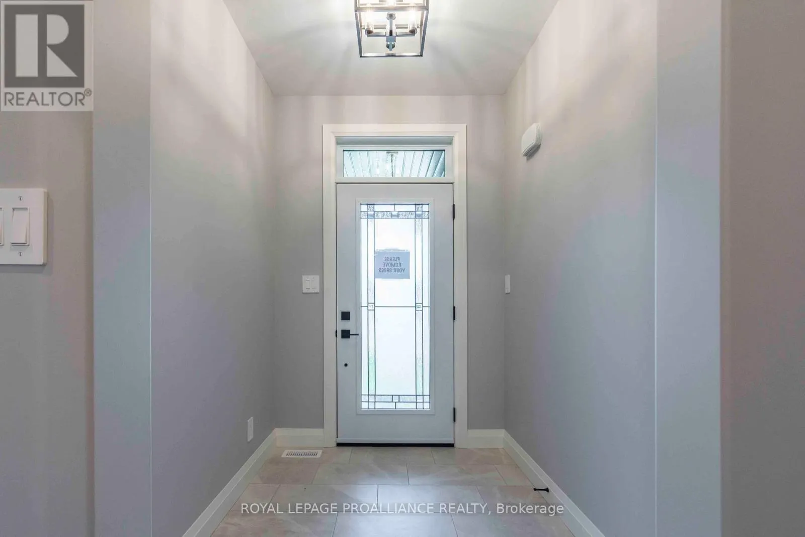 16 MACKENZIE JOHN CRESCENT