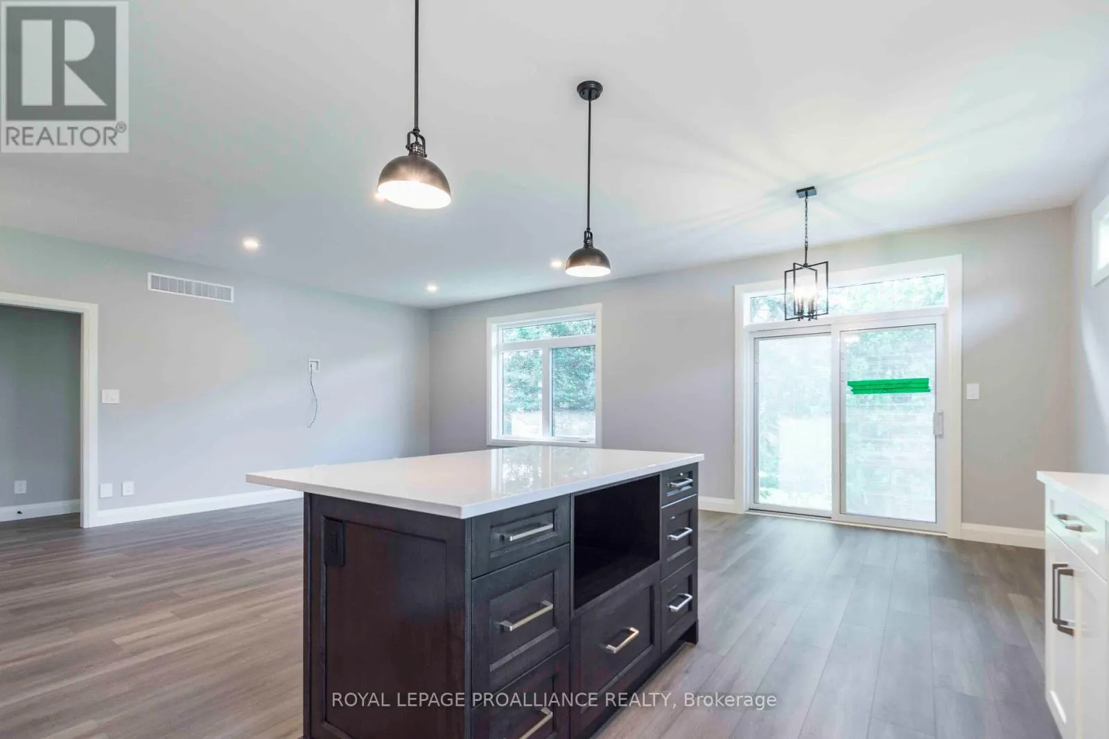 16 MACKENZIE JOHN CRESCENT
