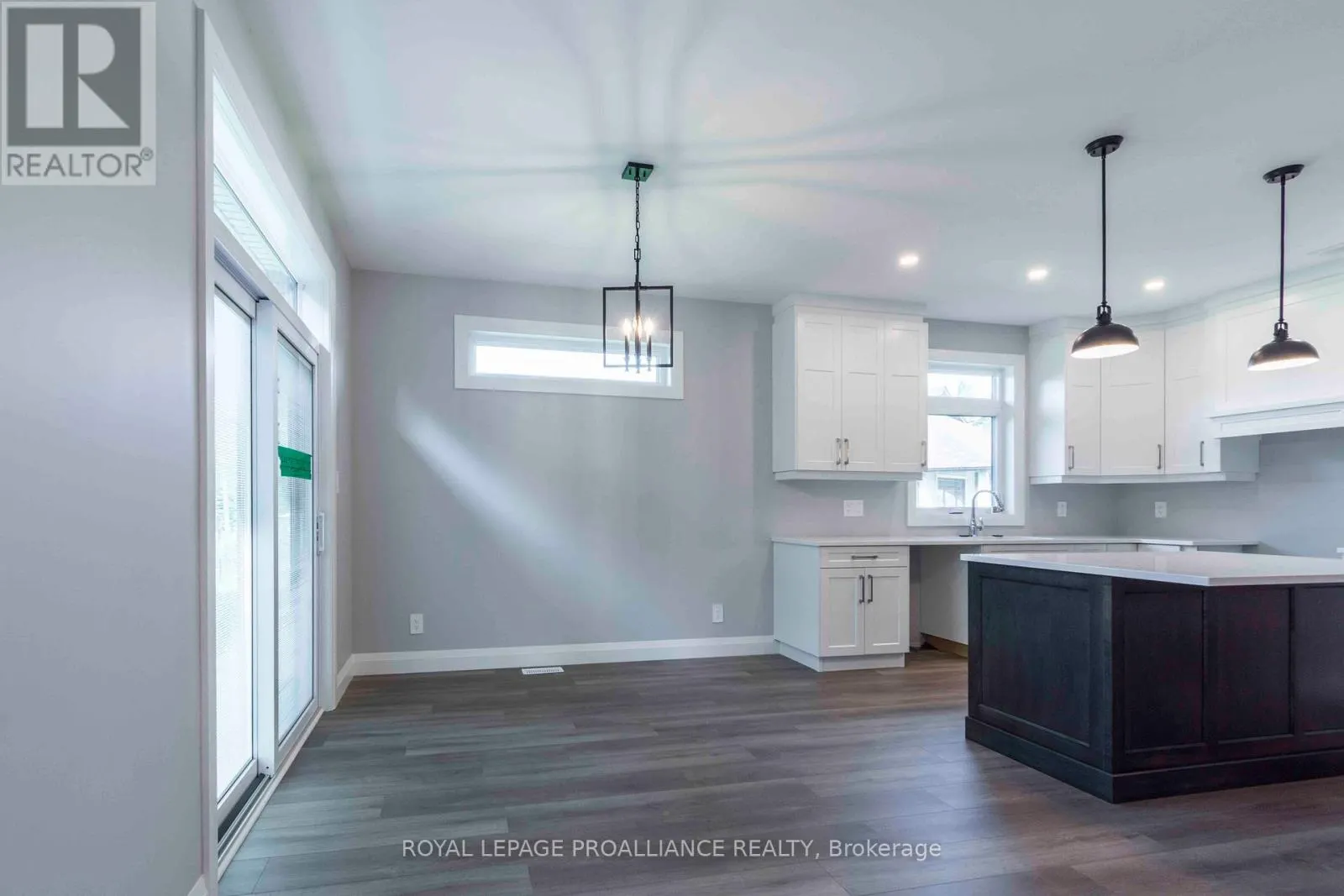 16 MACKENZIE JOHN CRESCENT