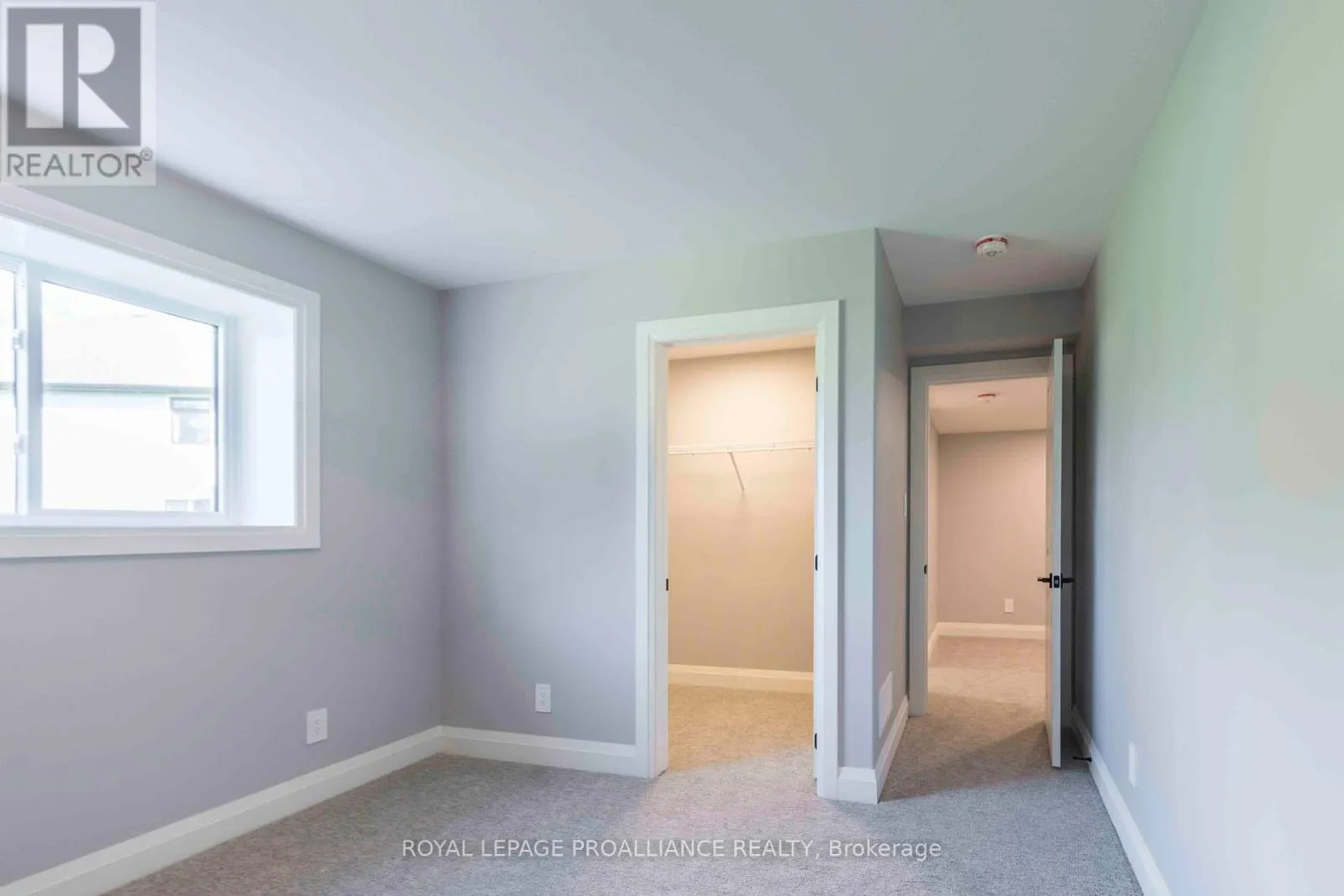 16 MACKENZIE JOHN CRESCENT