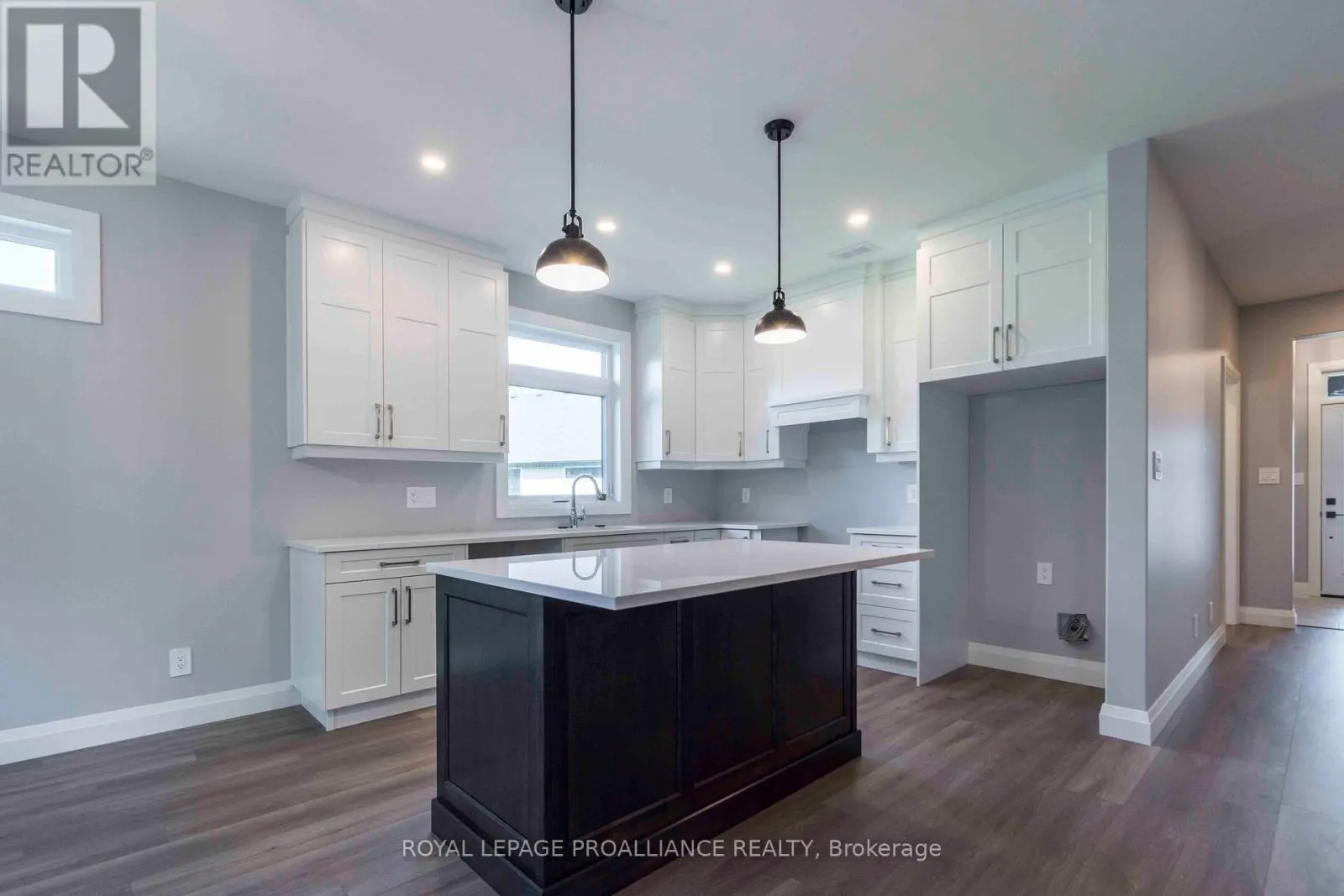 16 MACKENZIE JOHN CRESCENT