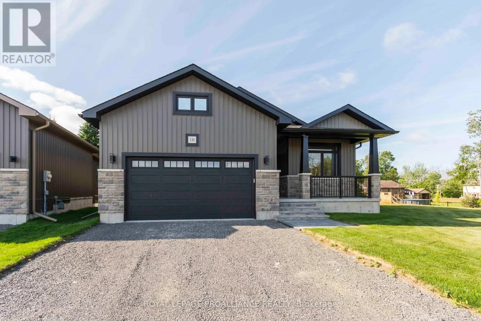 16 MACKENZIE JOHN CRESCENT