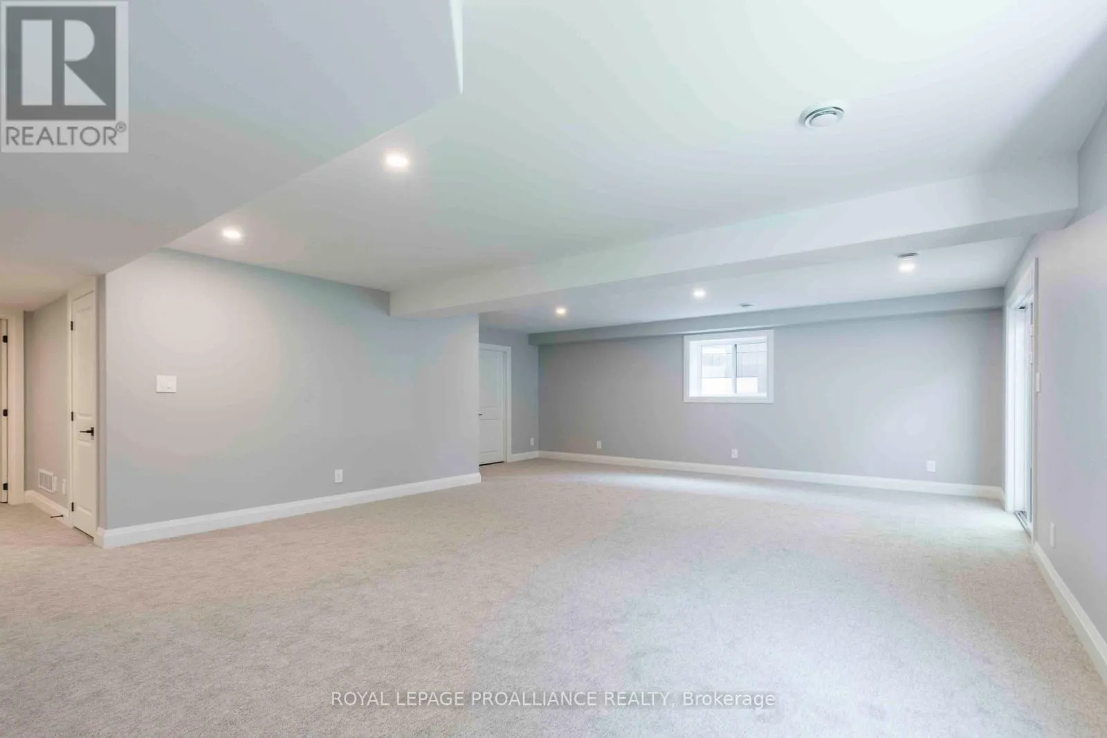 16 MACKENZIE JOHN CRESCENT