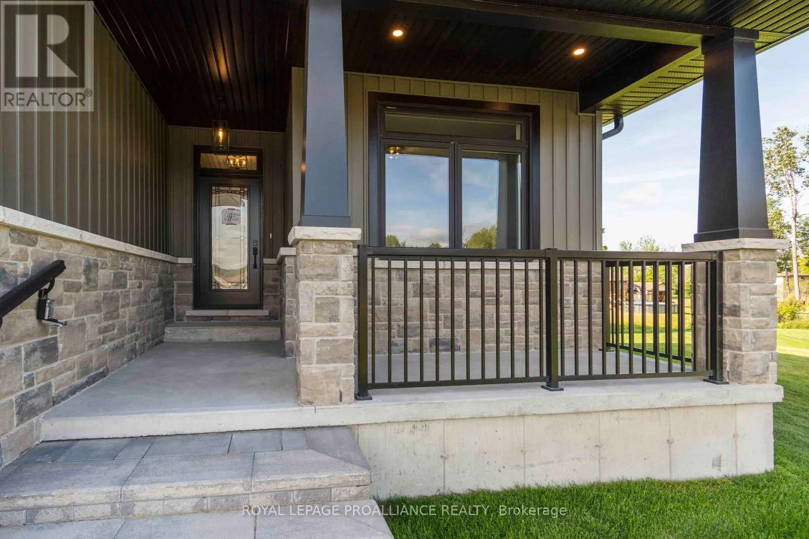 16 MACKENZIE JOHN CRESCENT