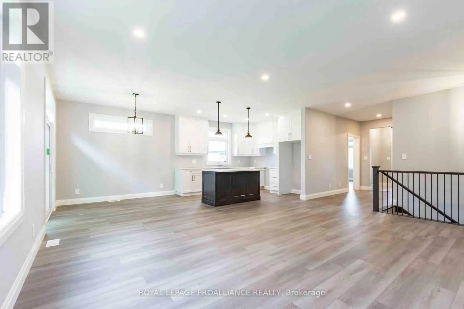 16 MACKENZIE JOHN CRESCENT