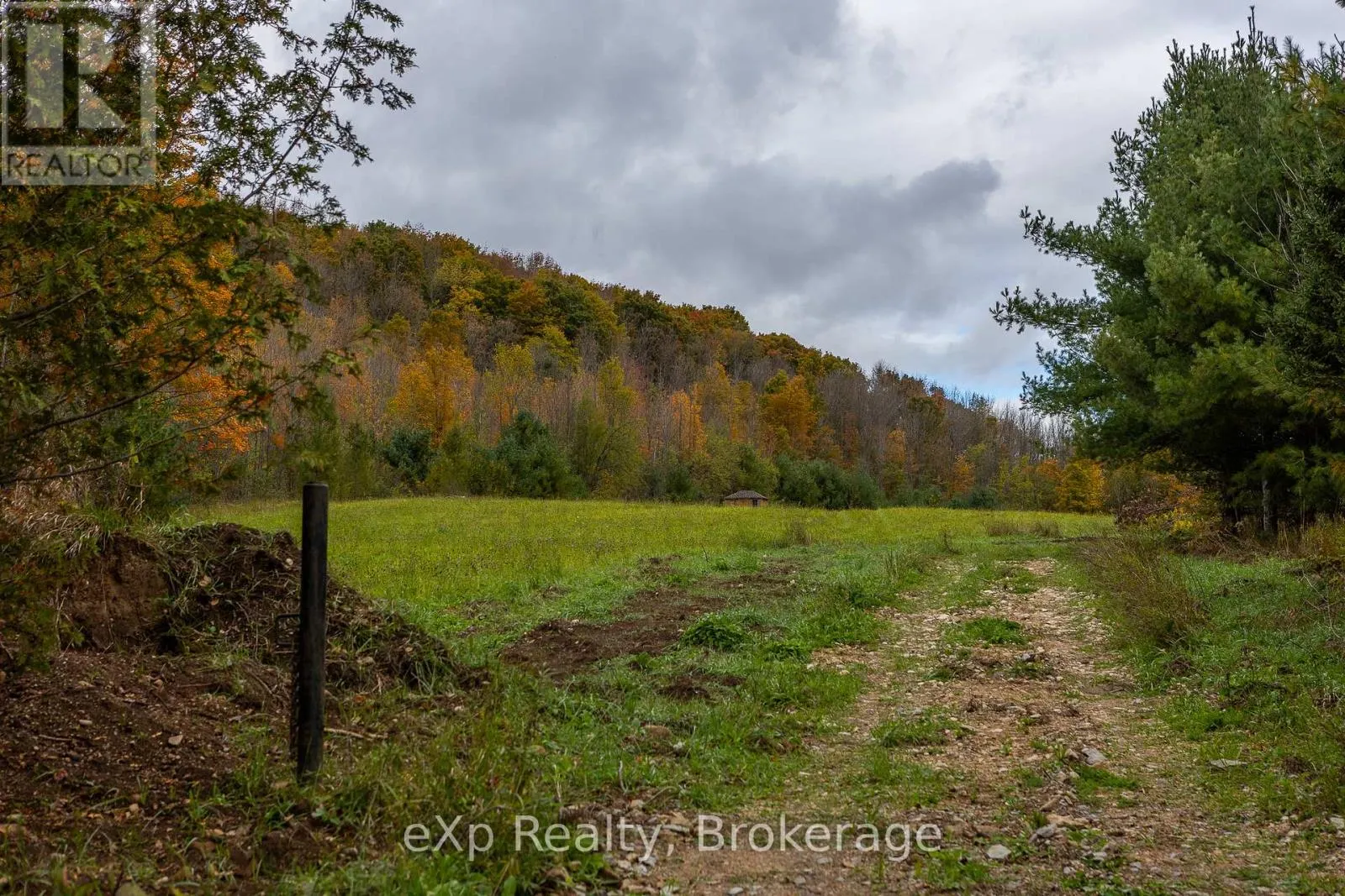 084482 6 SIDE ROAD