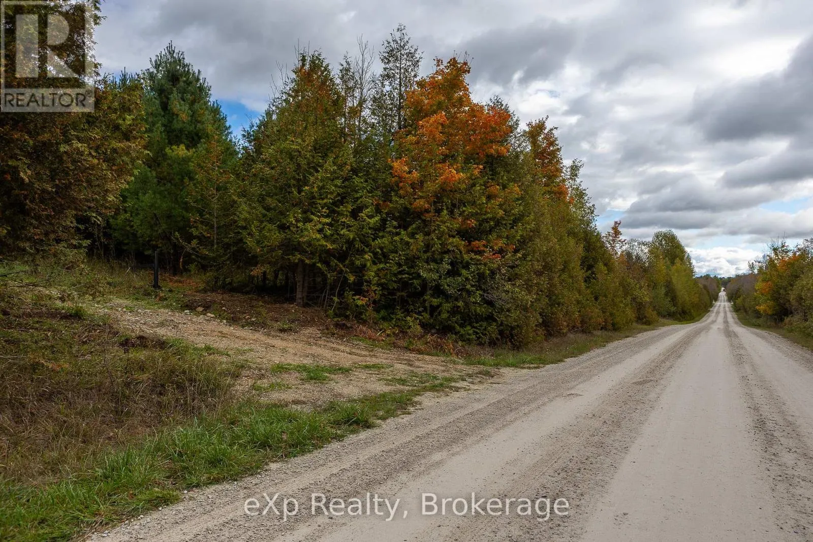 084482 6 SIDE ROAD