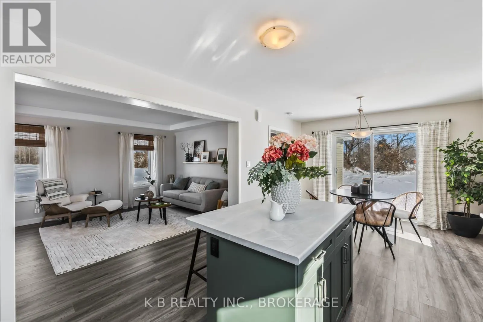 3 FOREST COURT
