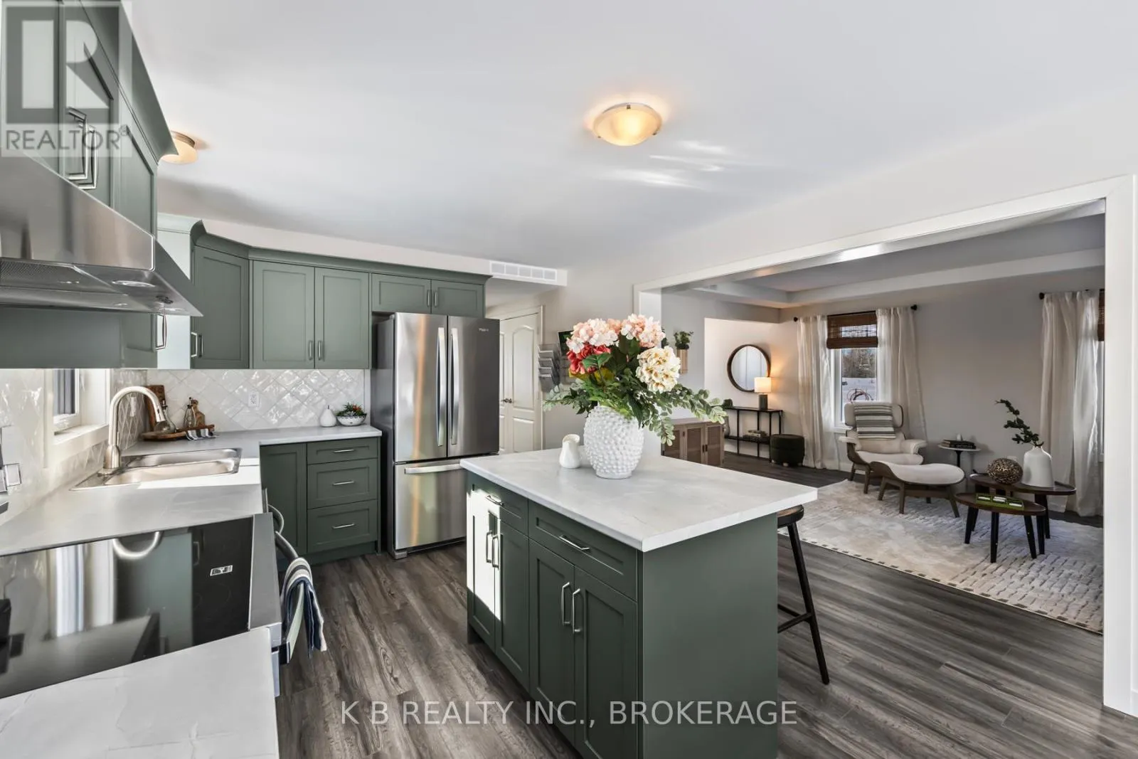 3 FOREST COURT