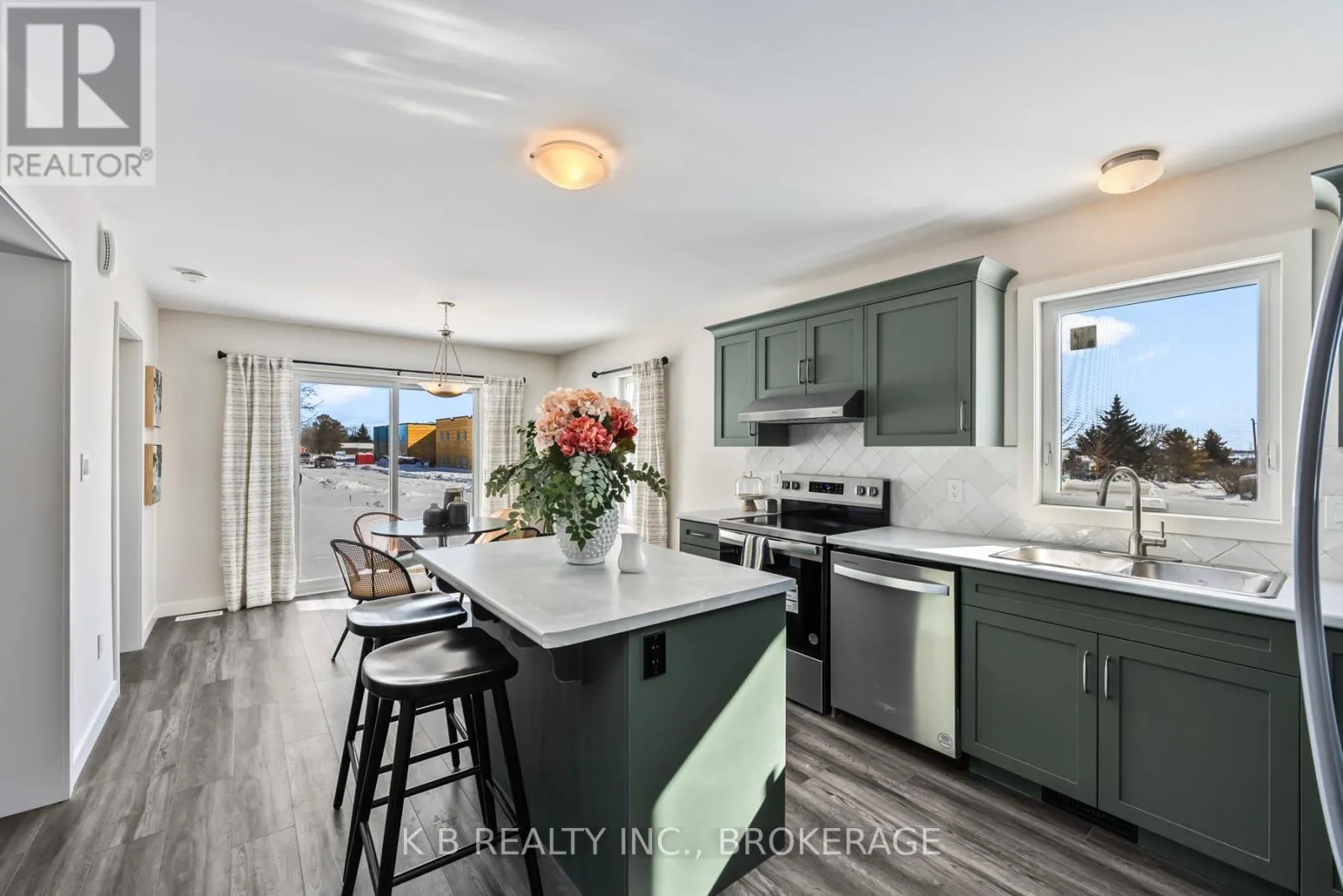 3 FOREST COURT