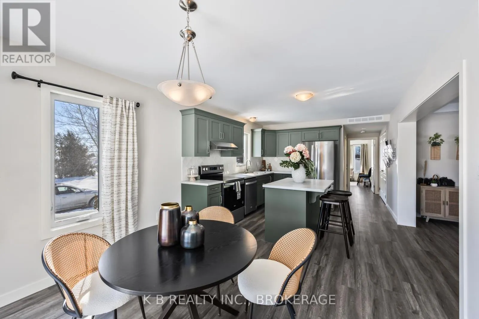3 FOREST COURT