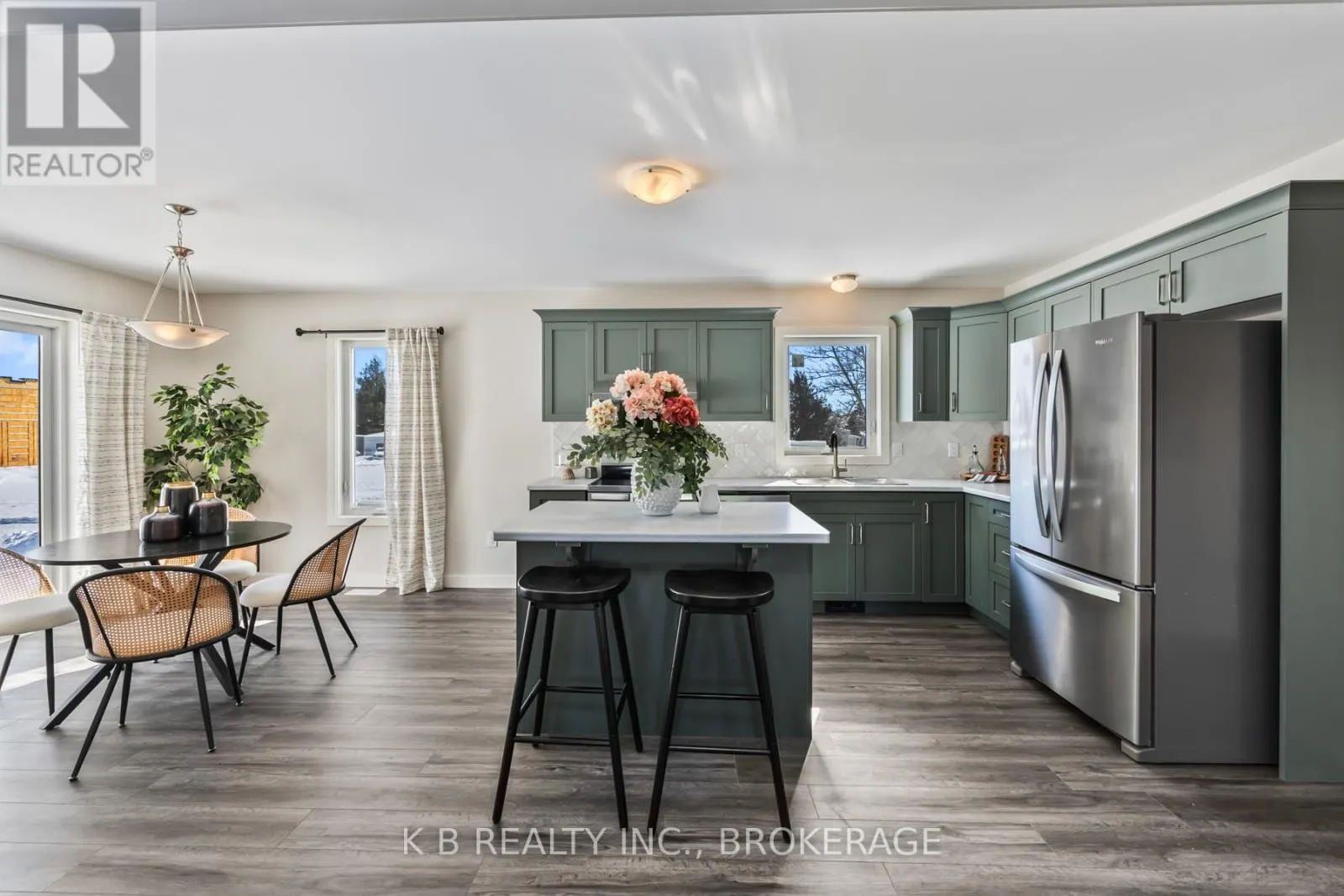 3 FOREST COURT