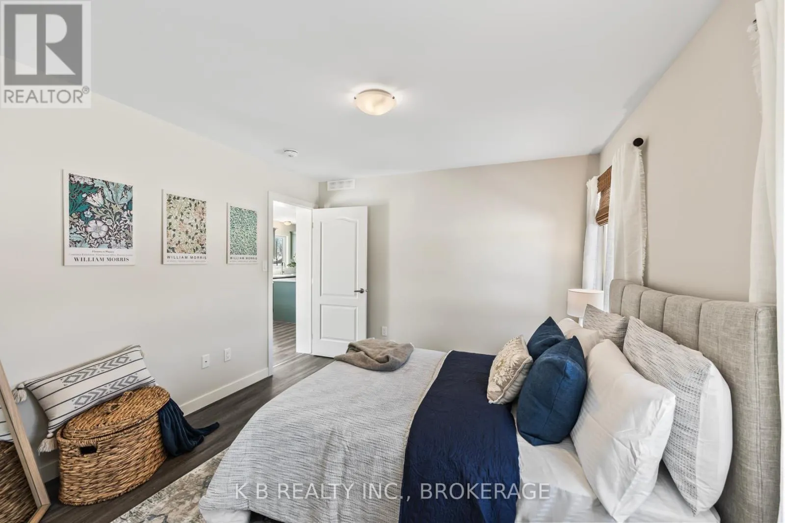 3 FOREST COURT
