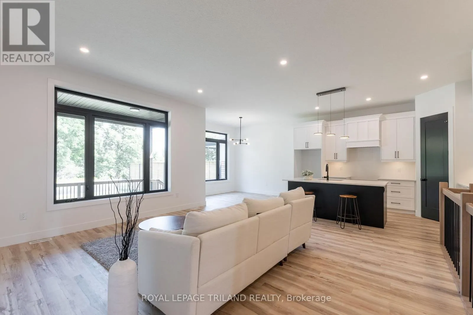 32 BRISCOE CRESCENT