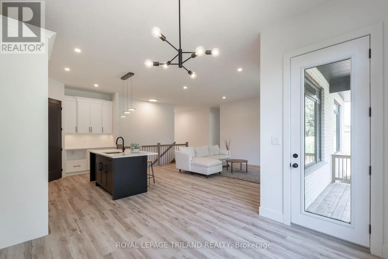 32 BRISCOE CRESCENT