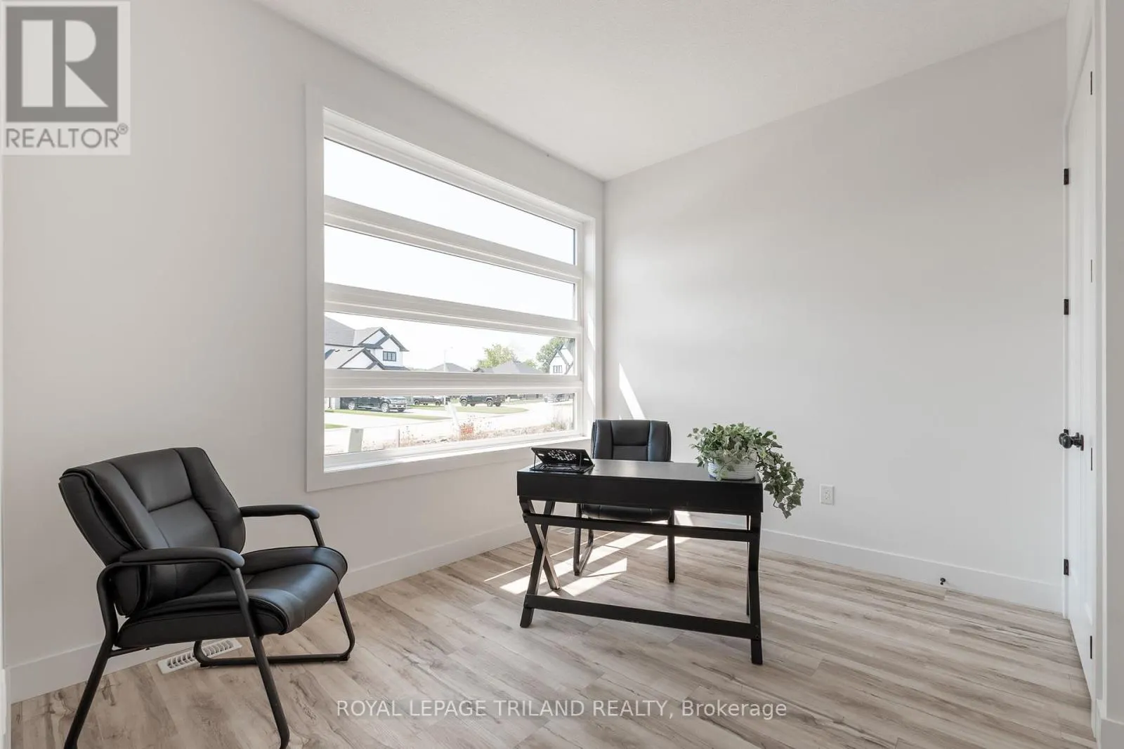 32 BRISCOE CRESCENT