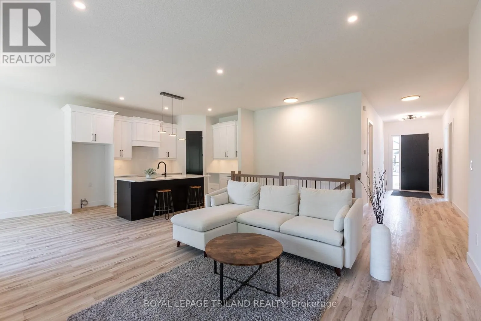 32 BRISCOE CRESCENT