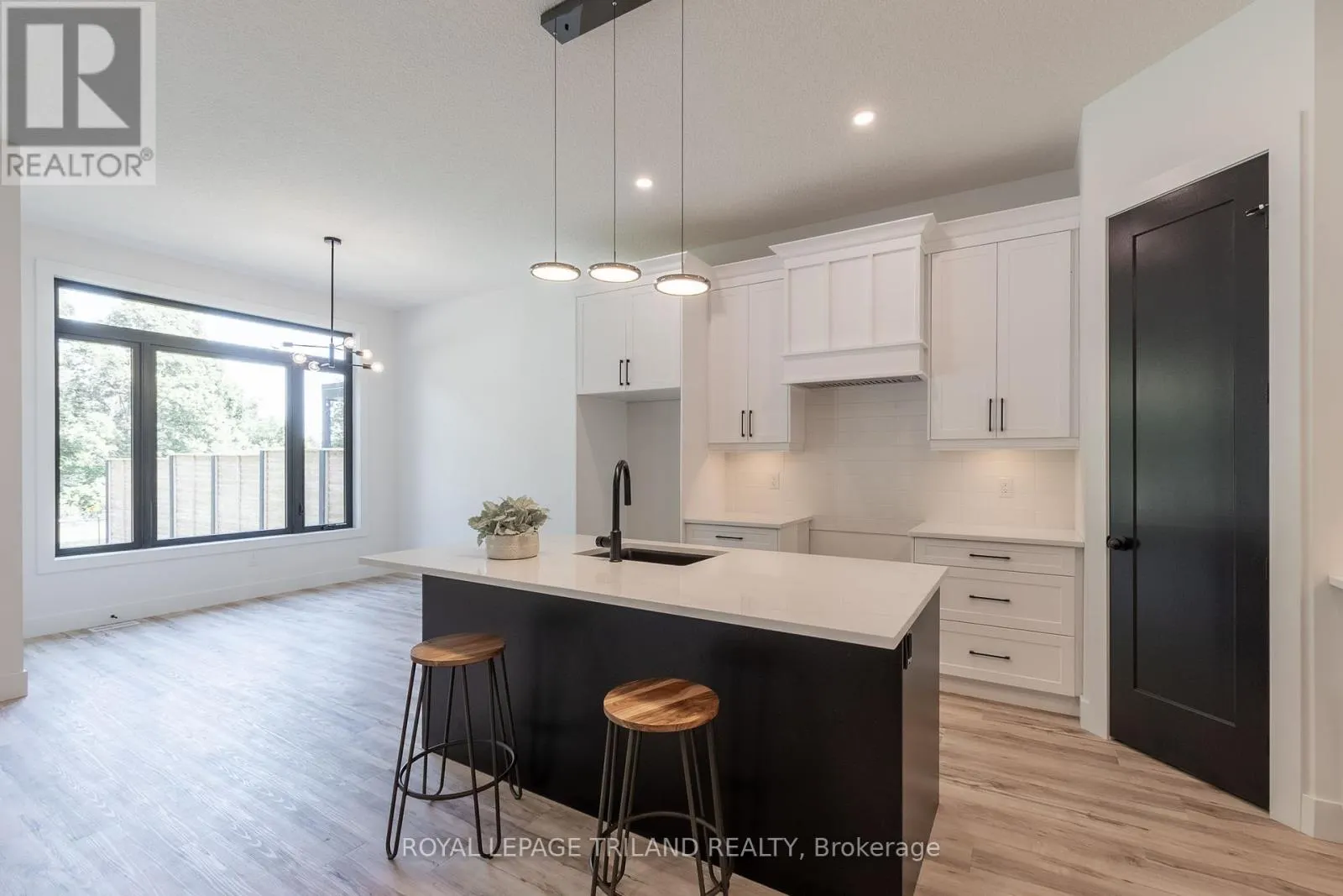 32 BRISCOE CRESCENT