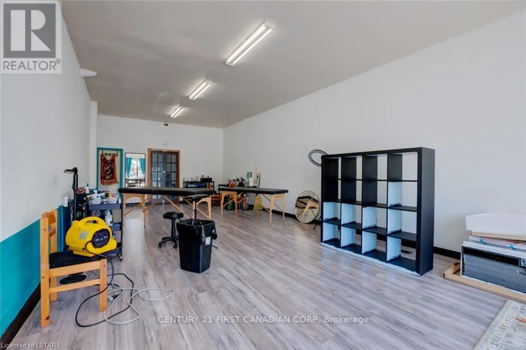 1066 DUNDAS STREET E