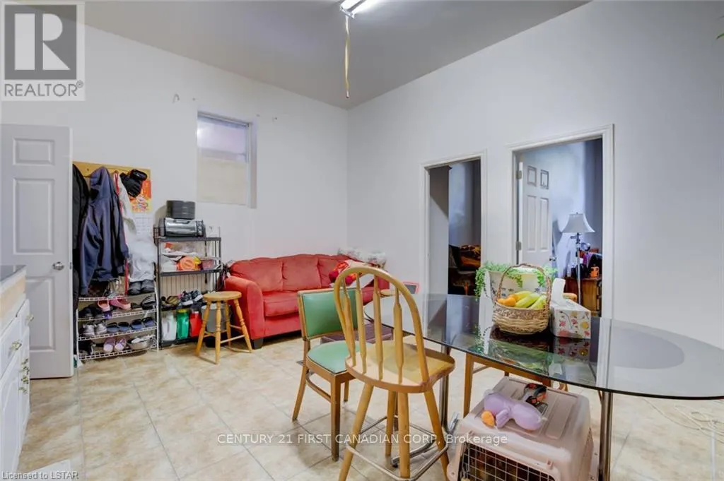 1066 DUNDAS STREET E