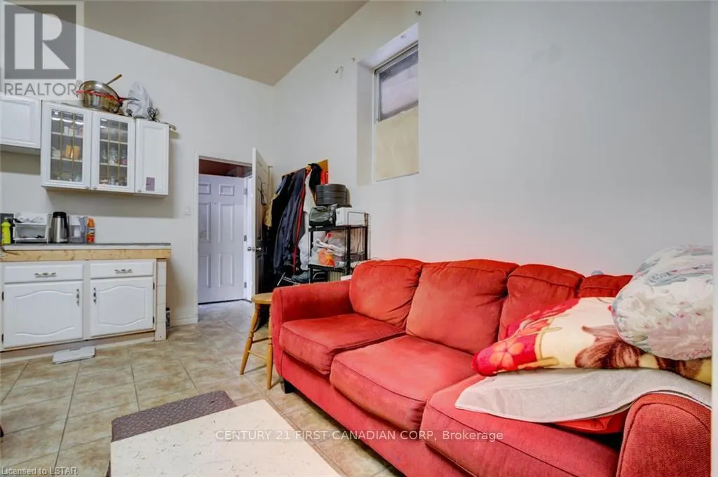 1066 DUNDAS STREET E