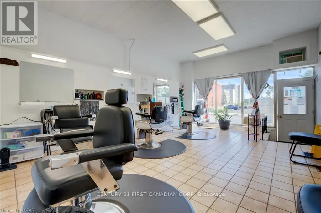 1066 DUNDAS STREET E